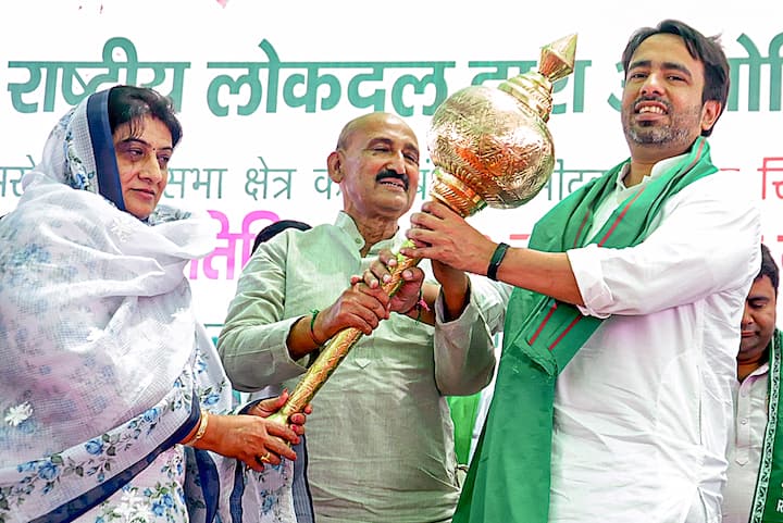जहां दो सीटें (मझवां और कटहरी) बीजेपी से निषाद पार्टी चाहती है, वहीं दो सीटों (मीरापुर और खैर सीट) को राष्ट्रीय लोक दल (आरएलडी) अपने पास देखना चाहता है.
