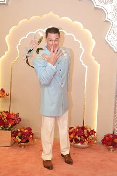 Anant Radhika Wedding : WWE Superstar जॉन सिनाचा ट्रेडिशनल अंदाज, अनंत-राधिकाच्या लग्नसोहळ्याला हजेरी