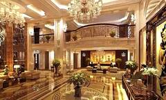 Anant-Radhika Wedding : अनंत-राधिकाच्या लग्नात 'अँटिलिया' झगमगली, फुलांची सजावट आणि आकर्षक रोषणाई