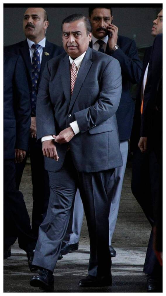 नौकरों को कितनी सैलरी देते हैं मुकेश अंबानी