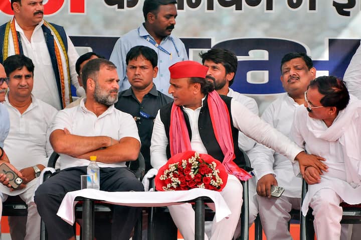 चंद्रशेखर आजाद की एएसपी और मायावती की बसपा भी उप-चुनाव में किस्मत आजमाएगी. ऐसे में देखना होगा कि बीजेपी और सपा कहीं घटकों के प्रेशर में फंस तो नहीं जाएंगी.