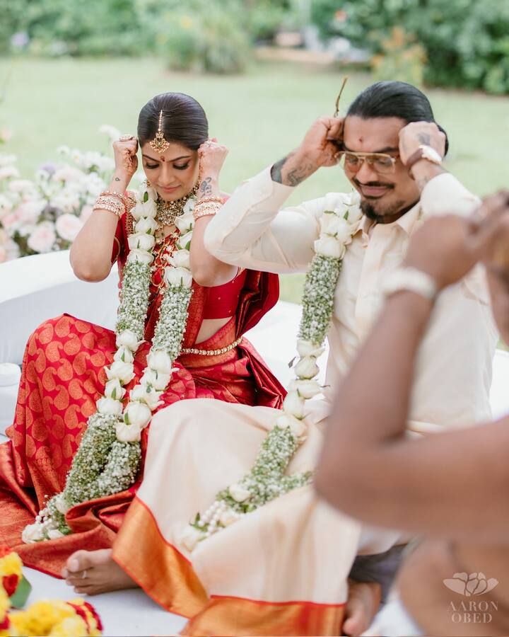 நாடாளுமன்ற தேர்தலில் பிசியாக இருந்த சரத்குமார் குடும்பம், திருமணத்திற்கான ஏற்பாடுகளையும் செய்து வந்தது.