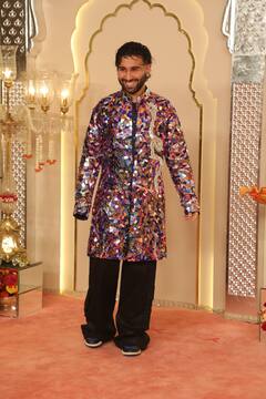 क्रिती, ओरी आणि वरून धवन पोहचले अनंत-राधिकाच्या लग्न सोहळ्यात!