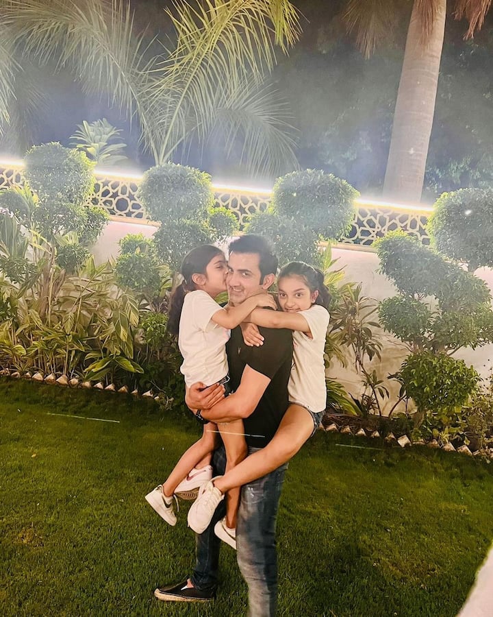 केकेआर के चैंपियन बनने के बाद से ही गंभीर के हेड कोच बनने की चर्चाएं तेज़ हुई थीं और फिर धीरे-धीरे रिपोर्टस सामने आने लगीं कि गंभीर टीम इंडिया के अगले हेड कोच होंगे और अंत में ऐसा ही हुआ.