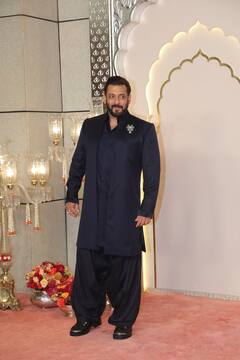 Anant Ambani Wedding: ब्लैक कुर्ता...पठानी सलवार, अनंत-राधिका की शादी में यूं बनठन कर पहुंचे सलमान खान, देखिए तस्वीरें