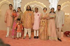 Anant-Radhika Wedding: अनंत-राधिकाच्या शाही विवाह सोहळ्याची झलक; कुटुंबासह पोहचले जिओ वर्ल्ड सेंटरमध्ये!