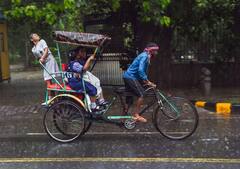 Delhi Weather: दिल्ली में उमस ने छीन लिया लोगों का सुकून, IMD ने कब तब के लिए जारी की बारिश की चेतावनी