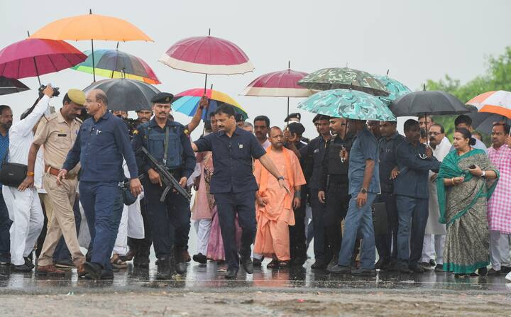 उत्तर प्रदेश (यूपी) की 10 विधानसभा सीटों पर होने वाले उप-चुनाव से पहले न सिर्फ भारतीय जनता पार्टी (बीजेपी) बल्कि समाजवादी पार्टी (सपा) की चिंता बढ़ गई है.