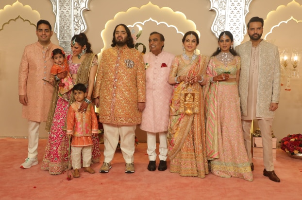 Anant Radhika Wedding: वर्ल्ड जियो सेंटर पहुंची अनंत अंबानी की बारात, इस शुभ घड़ी में राधिका संग लेंगे सात फेरे