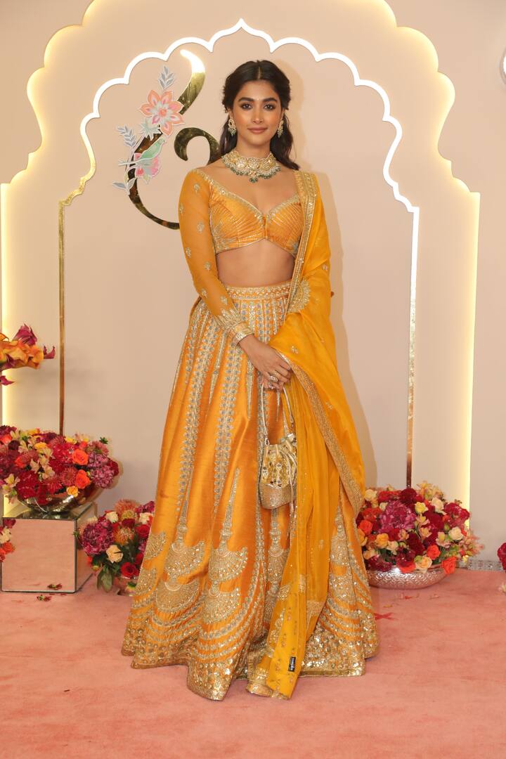 Pooja Hegde looked beautiful in yellow lehenga.