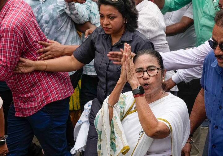 महाराष्ट्र में विधानसभा चुनाव 2024 से पहले सियासी खिचड़ी पक सकती है. ऐसा इसलिए क्योंकि पश्चिम बंगाल की मुख्यमंत्री और तृणमूल कांग्रेस (टीएमसी) की अध्यक्ष ममता बनर्जी वहां का दौरा करने वाली हैं.