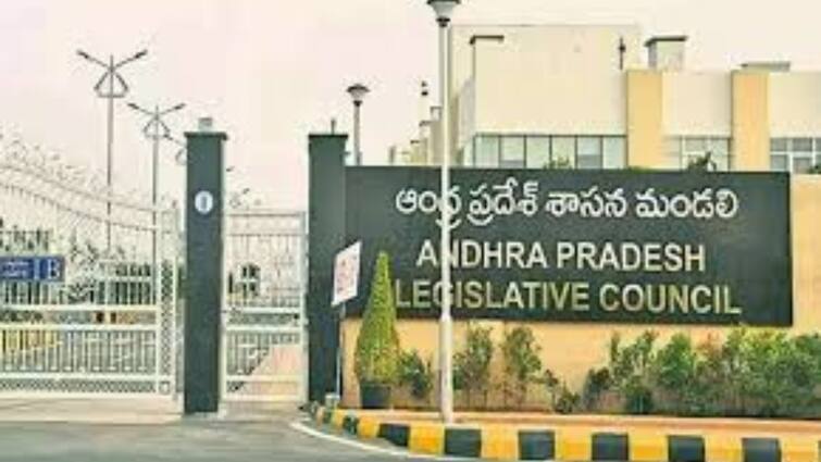 YSRCP MLCs trying to join TDP in andhra Pradesh latest News YSRCP MLCs : టిడిపిలో చేరేందుకు వైసిపి ఎమ్మెల్సీల మొగ్గు.. మంత్రుల చుట్టూ ప్రదక్షిణలు 