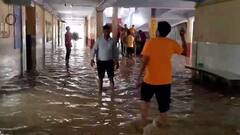 शाहजहांपुर मेडिकल कॉलेज में घुसा बाढ़ का पानी, मरीजों को दूसरे अस्पताल में किया गया भर्ती