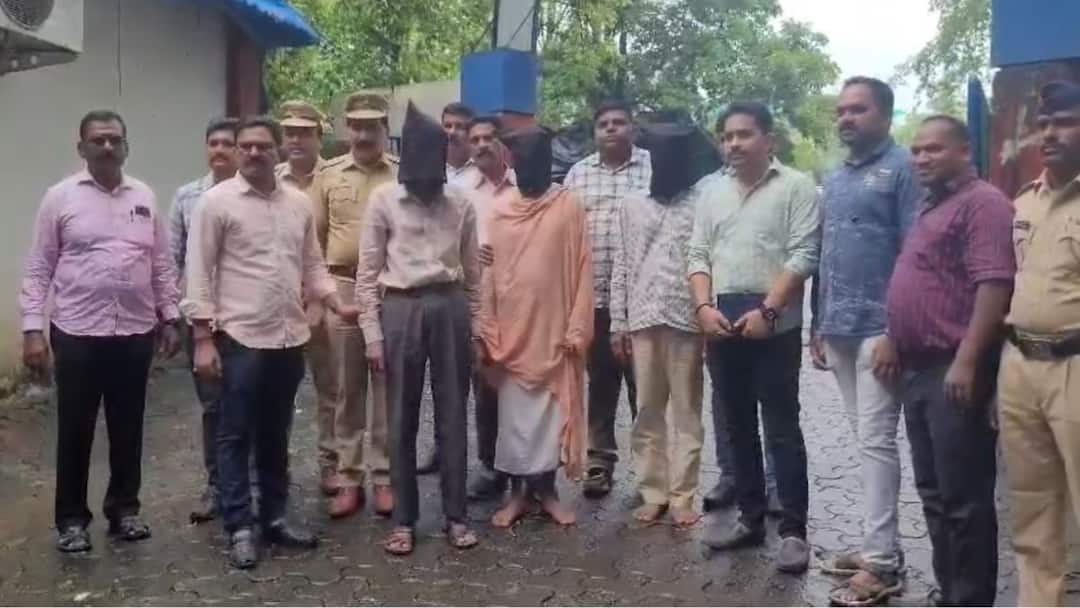 यूपीतून आलेल्या तीन पुजाऱ्यांकडून महिलेवर अत्याचार; धक्कादायक घटनेनं ठाणे हादरलं Thane Crime Woman molested by three priests from UP shocking incident Maharashtra News यूपीतून आलेल्या तीन पुजाऱ्यांकडून महिलेवर अत्याचार; धक्कादायक घटनेनं ठाणे हादरलं