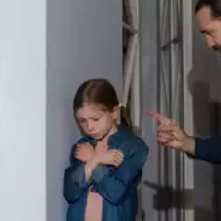 ਮਾਤਾ-ਪਿਤਾ ਇਹ ਸਭ ਕੁਝ ਆਪਣੇ ਬੱਚਿਆਂ ਲਈ ਕਰਦੇ ਹਨ ਤਾਂ ਕਿ ਉਹ ਸਹੀ ਰਸਤੇ 'ਤੇ ਚੱਲ ਸਕਣ ਪਰ ਕਈ ਵਾਰ ਇਸ ਕਾਰਨ ਮਾਤਾ-ਪਿਤਾ ਅਤੇ ਬੱਚੇ ਵਿਚਾਲੇ ਦੂਰੀ ਵਧਣ ਲੱਗਦੀ ਹੈ। ਅੱਜ ਦੇ ਸਮੇਂ ਵਿੱਚ, ਜੀਵਨ ਸ਼ੈਲੀ ਬਦਲ ਗਈ ਹੈ, ਵਧ ਰਹੇ ਬੱਚਿਆਂ ਨੂੰ ਸੰਭਾਲਣ ਦਾ ਤਰੀਕਾ ਵੀ ਬਦਲ ਗਿਆ ਹੈ।