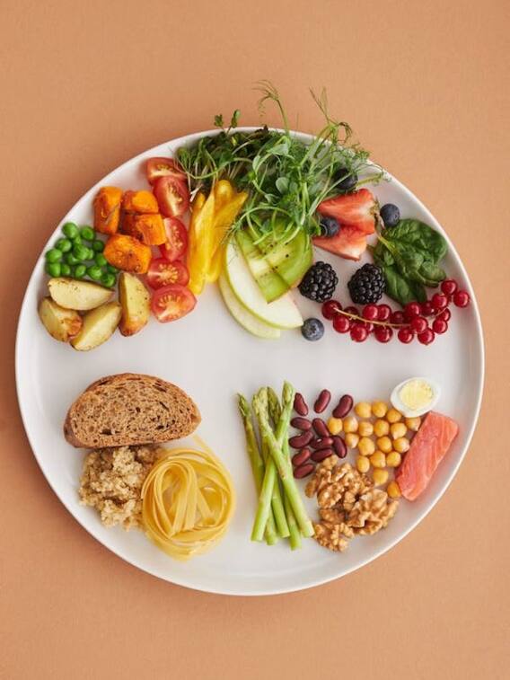 10 हेल्थी फूड हैबिट्स जो वजन घटाने में मदद कर सकती हैं