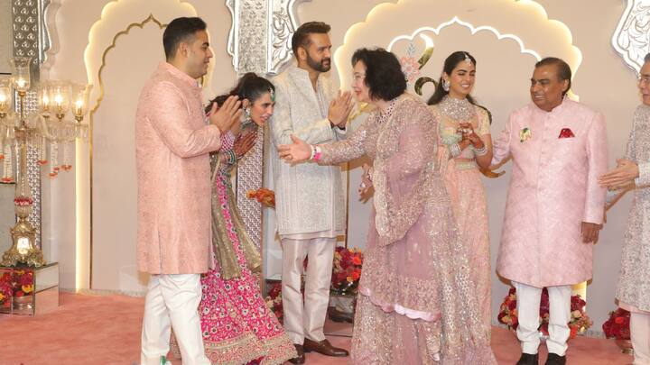 সকাল থেকেই বাড়িতে অতিথি সমাগম.. সেজে উঠেছে বাড়ি! শুধু বাড়ি বললে, বা বিয়েবাড়ি বললে তো কম বলা হয়। ভারতের অন্যতম বিলাসবহুল বিবাহ-বাসর বসবে আজই। অনন্ত অম্বানি (Anant Ambani) ও রাধিকা মার্চেন্টের (Radhika Marchant) বিয়ের আসর বসবে আজই।
