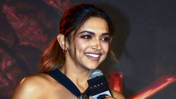 অন্তঃসত্ত্বা হয়েও, লাল সালোয়ার কামিজে অপরূপা দীপিকা পাড়ুকোন, বেবিবাম্প আগলে হাজির রইলেন রাধিকা মার্চেন্ট ও অনন্ত অম্বানির বিয়েতে। কথা বললেন সবার সঙ্গে। তাঁর সঙ্গে হাজির ছিলেন রণবীর সিংহও।