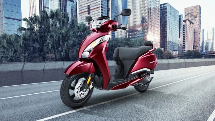 TVS Jupiter 125 scooter in cng variant expected soon features mileage design price all details here TVS Jupiter CNG: टीवीएस का नया सीएनजी स्कूटर जल्द देगा दस्तक, बेहतरीन होगा माइलेज