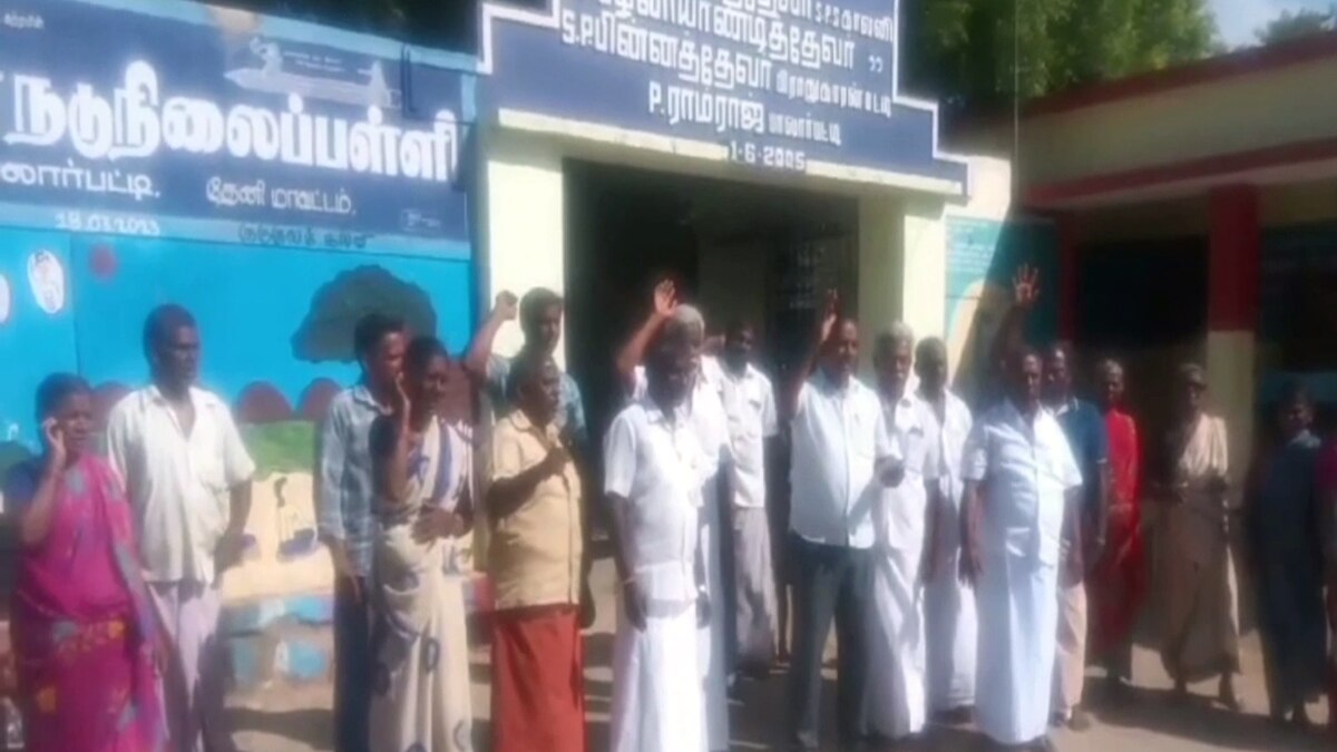 ஆசிரியர்கள் வருவதற்கு முன்பே விடுமுறை அறிவிப்பு;  பள்ளியை பூட்டி போராட்டம் - நடந்தது என்ன?