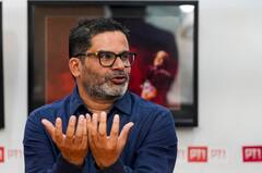 उधर लालू परिवार मुंबई गया, इधर प्रशांत किशोर ने बना दिया माहौल, कहा- 'नेता जी का बेटा...'