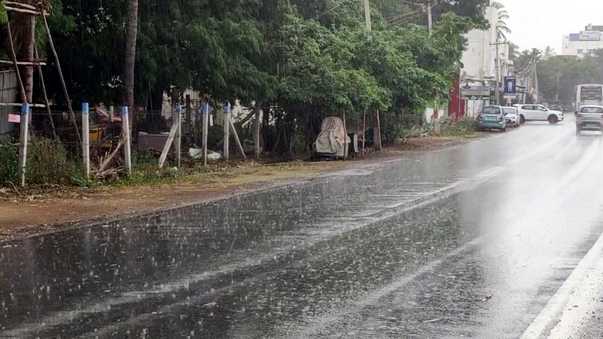 திண்டுக்கல், தேனி மாவட்டத்தில் பெய்த திடீர் மழையால் மக்கள் மகிழ்ச்சி