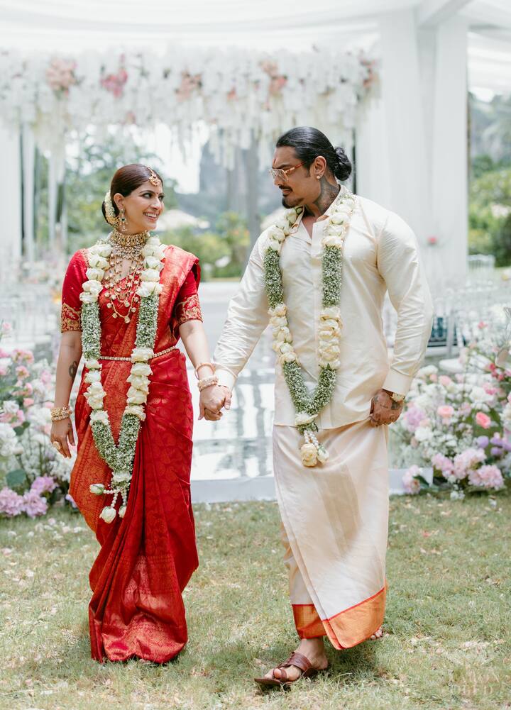 தற்போது இணையத்தில் இவர்களின் திருமண புகைப்படங்கள் வைரலாகி வருகிறது. வரு - நிக்கோலாயிற்கு இந்து முறைப்படியும், கிறிஸ்துவ முறைப்படியும் தாய்லாந்தில் திருமணம் நடந்துள்ளது