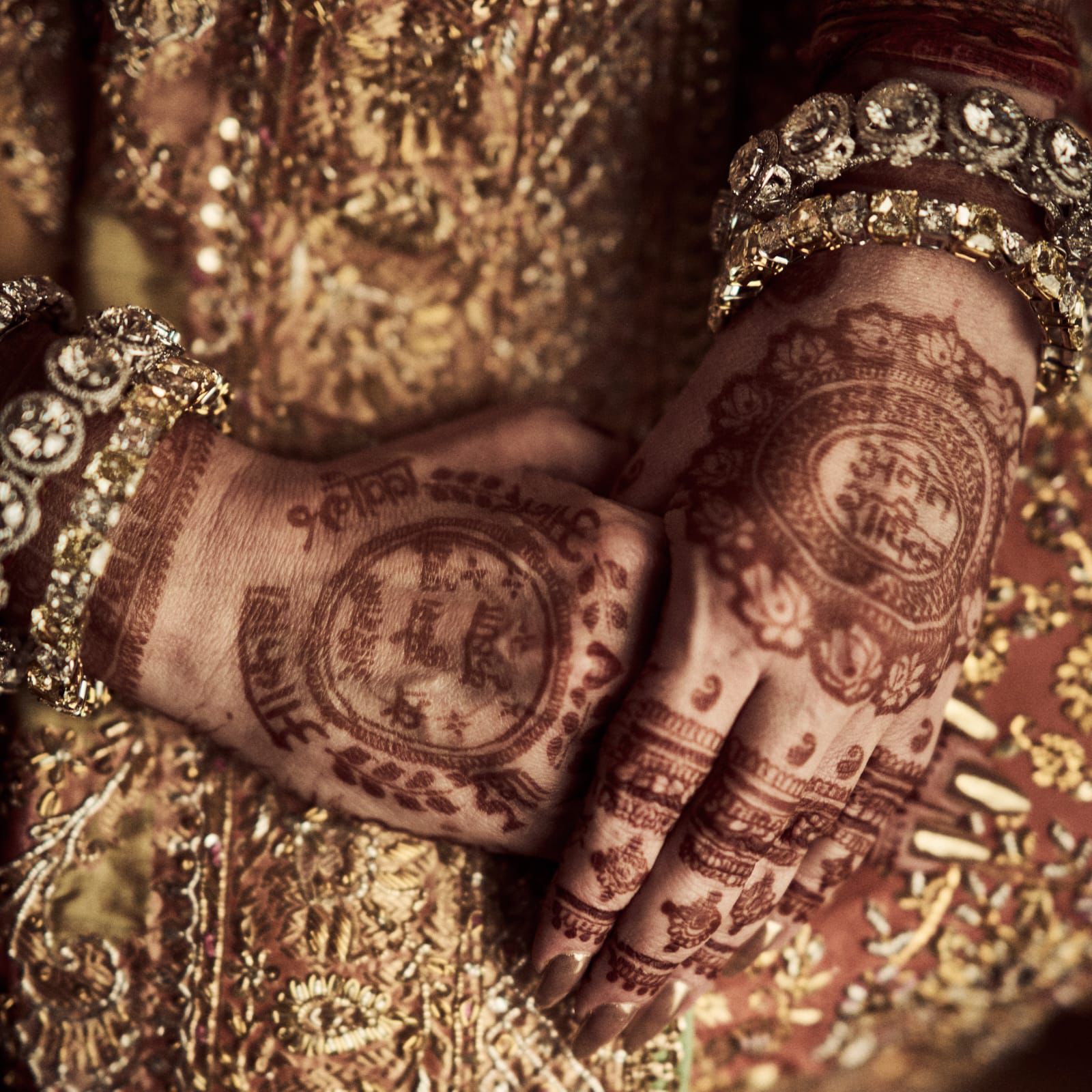 Anant Ambani Wedding: बेटे अनंत की शादी में नीता अंबानी ने रचाई बेहद खास मेहंदी, राधा-कृष्ण के अलावा इन लोगों का लिखवाया नाम