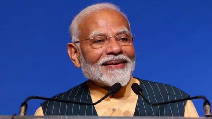 अब तक इस योजना के तहत 17 किस्तें जारी की जा चुकी है. जून के महीने में प्रधानमंत्री नरेंद्र मोदी ने वाराणसी से 17वीं किस्त जारी की थी.