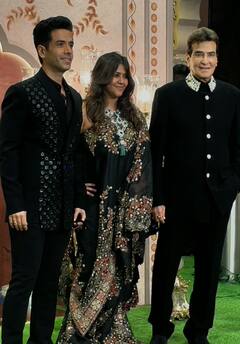 Anant-Radhika Ceremony: संजय दत्त के साथ रणबीर ने दिए पोज, पेस्टल लहंगे में हुस्न की परी लगीं आलिया, देखें बाकी सेलेब्स का लुक