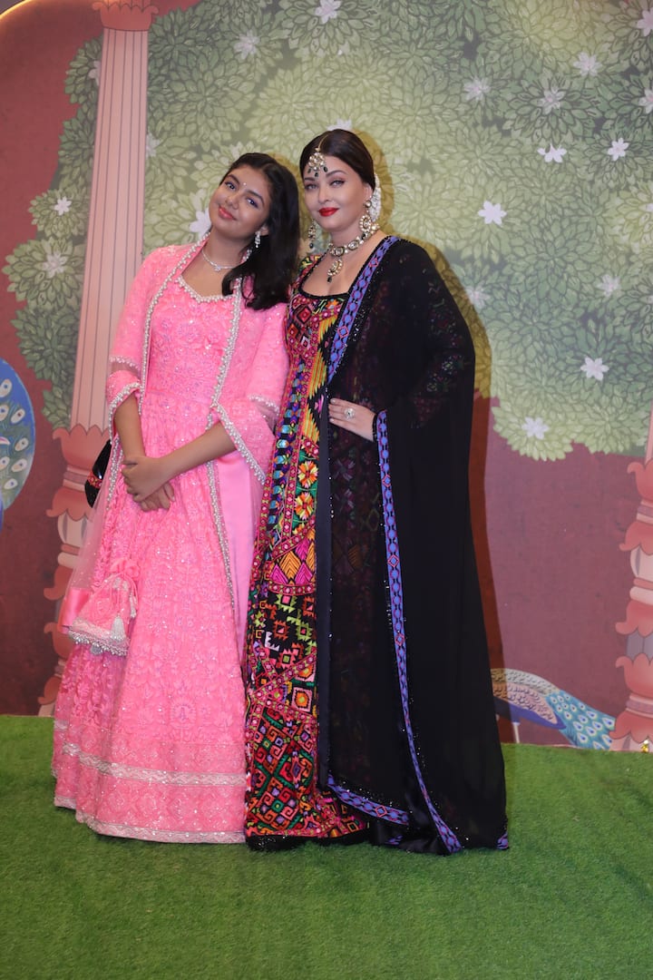 Mother-daughter duo Aishwarya Rai and Aaradhya Bachchan.