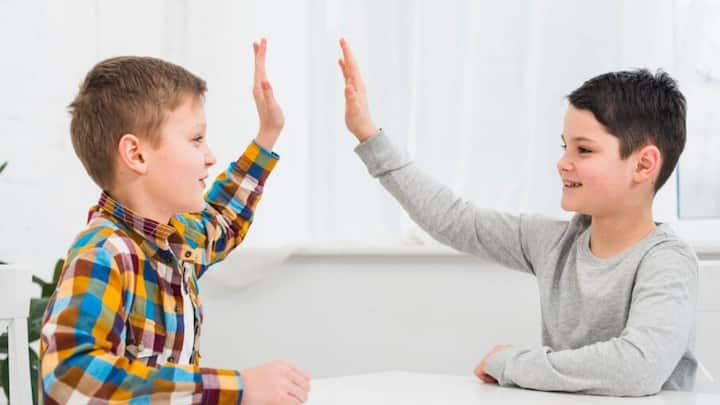 If children are given a phone or tab for a long time while eating or drinking, they do not speak at all, which forces them to face the problem of speech delay.