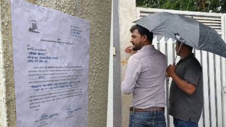 IAS Pooja Khedkar Audi Car Controversies family Encroached on Footpath in Front of her bungalow Pune Nagar Nigam Notice IAS पूजा खेडकर के परिवार ने पुणे में बंगले के सामने किया फुटपाथ का अतिक्रमण, अब नगर निगम ने लिया ये एक्शन