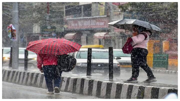 IMD ने अगले 72 घंटों में देश के कई राज्यों में बारिश हो सकती है.