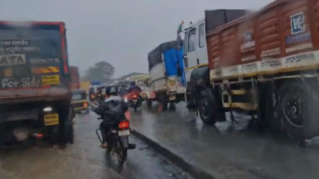 Mumbai Rain Update : गेल्या 24 तासांत मुंबईत मुसळधार पाऊस, पुढील आठवड्यातही जोरदार बरसणार, हवामान तज्ज्ञांचा अंदाज Mumbai Rain Update Heavy rains in Mumbai in last 24 hours, will rain heavily next week too, forecast by weather experts Mumbai Rain Update : गेल्या 24 तासांत मुंबईत मुसळधार पाऊस, पुढील आठवड्यातही जोरदार बरसणार, हवामान तज्ज्ञांचा अंदाज