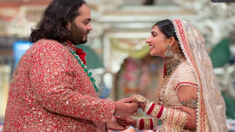 Anant Ambani Radhika Merchant Are Married First Pic As Husband And Wife Anant Ambani Ties The Knot With Radhika Merchant In An Extravagant Wedding Ceremony