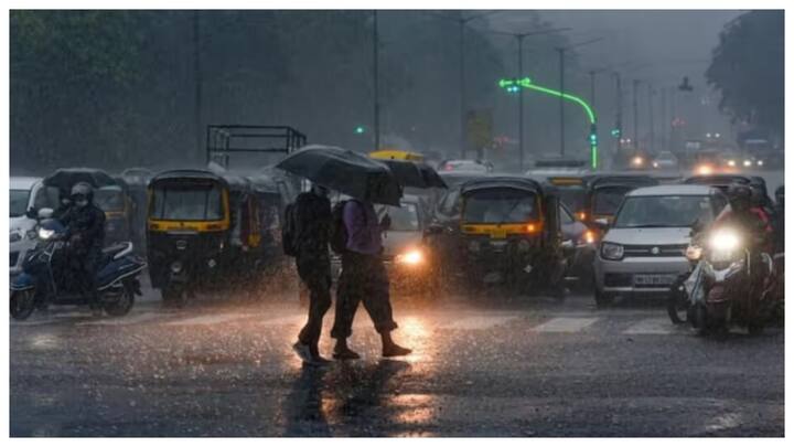 असम, मेघालय और अरुणाचल प्रदेश में लोगों को नदी और तालाब से दूर रहने की सलाह दी गई है.