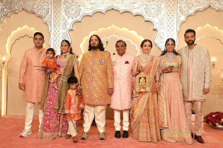The entire Ambani clan was garbed in stunning ethnic wear, colour coordinated in red, gold, pink and rose gold. (Image Source: Special Arrangement)