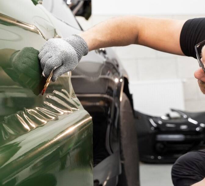 ਹਰ ਕਿਸੇ ਨੂੰ ਆਪਣੀ ਕਾਰ ਨਾਲ ਖਾਸ ਲਗਾਅ ਹੁੰਦਾ ਹੈ। ਇਸ 'ਤੇ ਕੋਈ ਇੱਕ ਝਰੀਟ ਵੀ ਬਰਦਾਸ਼ਤ ਨਹੀਂ ਕਰ ਸਕਦਾ। ਜੇਕਰ ਕੋਈ ਕਾਰ 'ਤੇ ਝਰੀਟ ਮਾਰ ਜਾਂਦਾ ਹੈ ਤਾਂ ਦਿਲ ਮੂੰਹ ਨੂੰ ਆ ਜਾਂਦਾ ਹੈ।