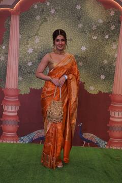 Anant-Radhika Aashirvad Ceremony: नवाबी अंदाज में पहुंचीं सारा...अनन्या-दिशा का हैवी लहंगे में दिखा सिजलिंग लुक, यहां देखिए बाकी हसीनाओं की तस्वीरें