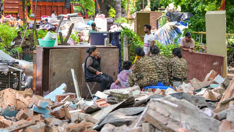 Delhi DDA bulldozer action in Majnu ka Tila  Delhi: दिल्ली के मजनूं का टीला इलाके में DDA का बुलडोजर एक्शन, जानें- पीड़ित लोगों ने क्या कहा?