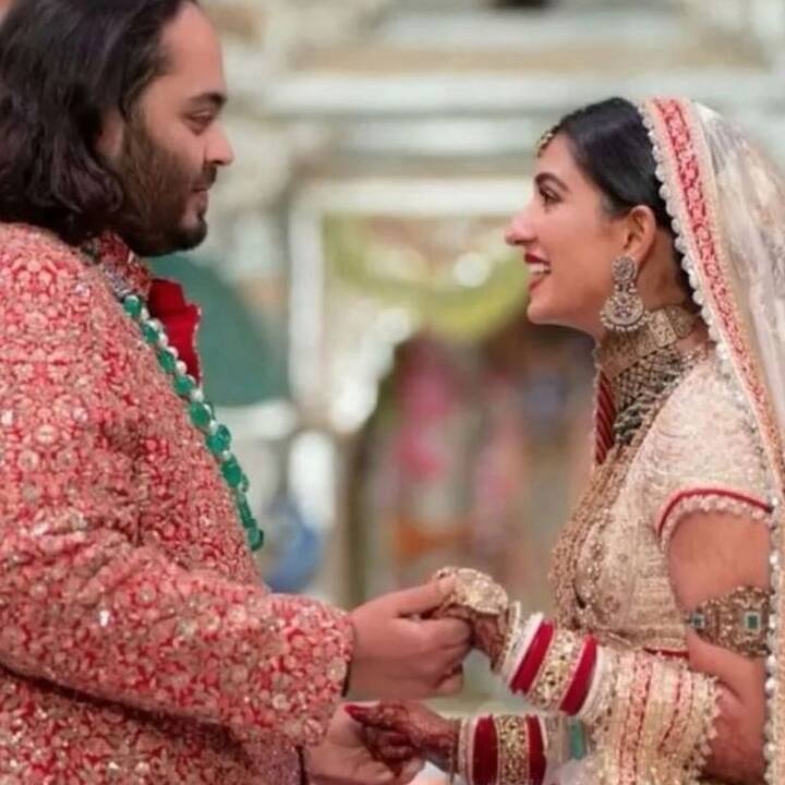 वहीं इसके अलावा तीसरी फोटो में अनंत और राधिका की झलक देखने को मिली. इन तस्वीरों को शेयर करते हुए प्रियंका ने लिखा कि,