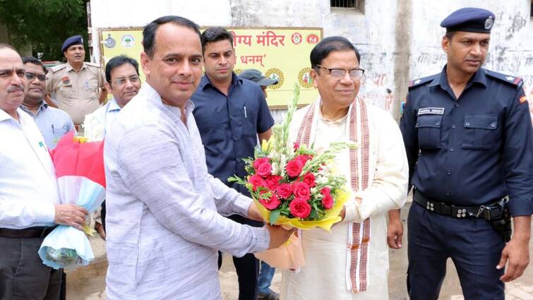 आयुष्मान आरोग्य मंदिर का निरीक्षण करने पहुंचे स्वास्थ्य मंत्री कमल गुप्ता, खुद भी कराई जांच