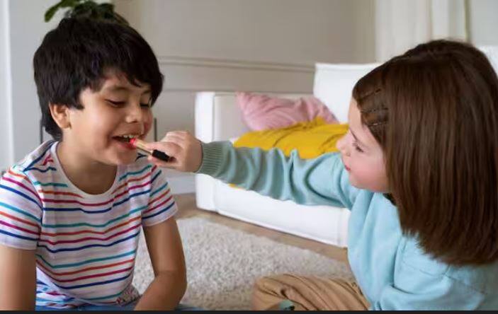 ਜੇਕਰ ਤੁਹਾਡਾ ਬੱਚਾ ਦੋ ਮਹੀਨਿਆਂ ਦਾ ਹੈ ਅਤੇ ਕੁਝ ਅਜੀਬ ਆਵਾਜ਼ਾਂ ਕੱਢ ਰਿਹਾ ਹੈ ਅਤੇ ਬੋਲਣ ਦੇ ਯੋਗ ਨਹੀਂ ਹੈ, ਤਾਂ ਇਹ ਬੋਲਣ ਵਿੱਚ ਦੇਰੀ ਦੇ ਸ਼ੁਰੂਆਤੀ ਲੱਛਣ ਹੋ ਸਕਦੇ ਹਨ।