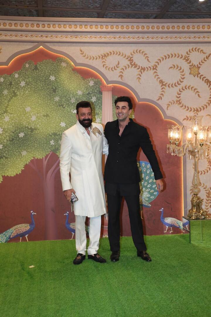 Ranbir Kapoor and Sanjay Dutt posed together.