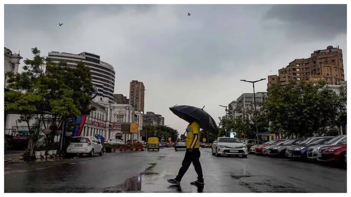 पूर्वी उत्तर प्रदेश के इलाकों में बारिश का असर ज्यादा देखने को मिल सकता है. इसके अलावा बिजली भी गिरने की चेतावनी जारी की गई है.