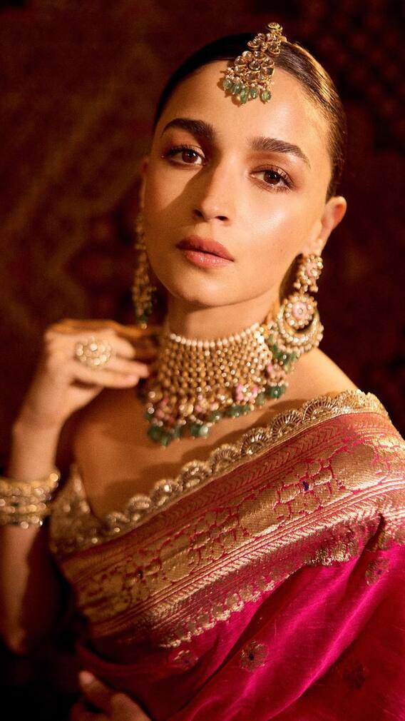 अनंत-राधिका की शादी में आलिया ने पहनी 160 साल पुरानी साड़ी, देखें फोटोज