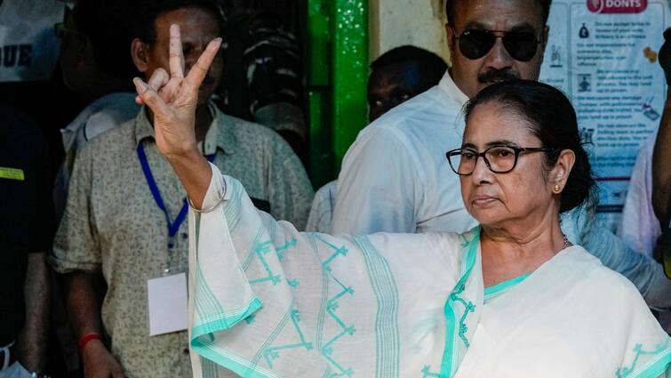 West Bengal Assembly By elections Result 2024 mamata banerjee TMC Won maniktala bagdah ranaghat dakshin raiganj Bypolls Result 2024: बंगाल उपचुनाव में चला ममता मैजिक! क्लीन स्वीप की ओर TMC, तीन सीटों पर जीत और एक पर बढ़त