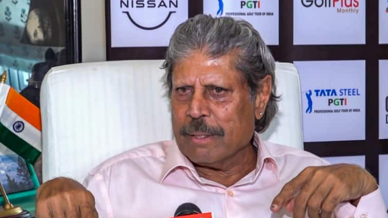 Kapil Dev sad for his teammate Anshuman Gaekwad fighting with blood cancer urge BCCI to help and ready to donate his Pension 'ब्लड कैंसर' से जूझ रहे साथी खिलाड़ी पर छलका कपिल देव का दर्द, BCCI से लगाई मदद की गुहार; अपनी पेंशन दान करने को तैयार