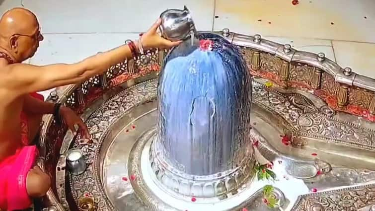 Ujjain Mahakal Temple reaction on giving charanamrit and applying tilak ban in Ayodhya Ram Mandir ANN अयोध्या के राम मंदिर में टीका लगाने और चरणामृत देने पर लगी रोक, क्या बोले बाबा महाकाल के पुजारी